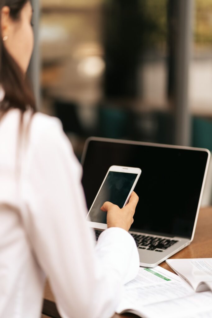 Photo utilisée pour représenter l’univers des femmes entrepreneures accompagnées par l’agence Touch Com dans la Drôme.
